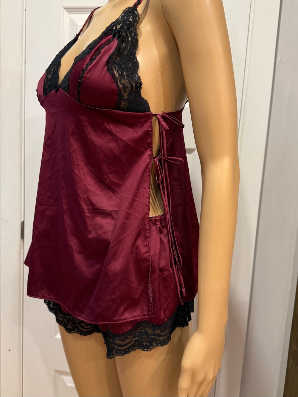 Jessica Simpson Burgundy Satin & Black Lace Lingerie Set – Size S/P